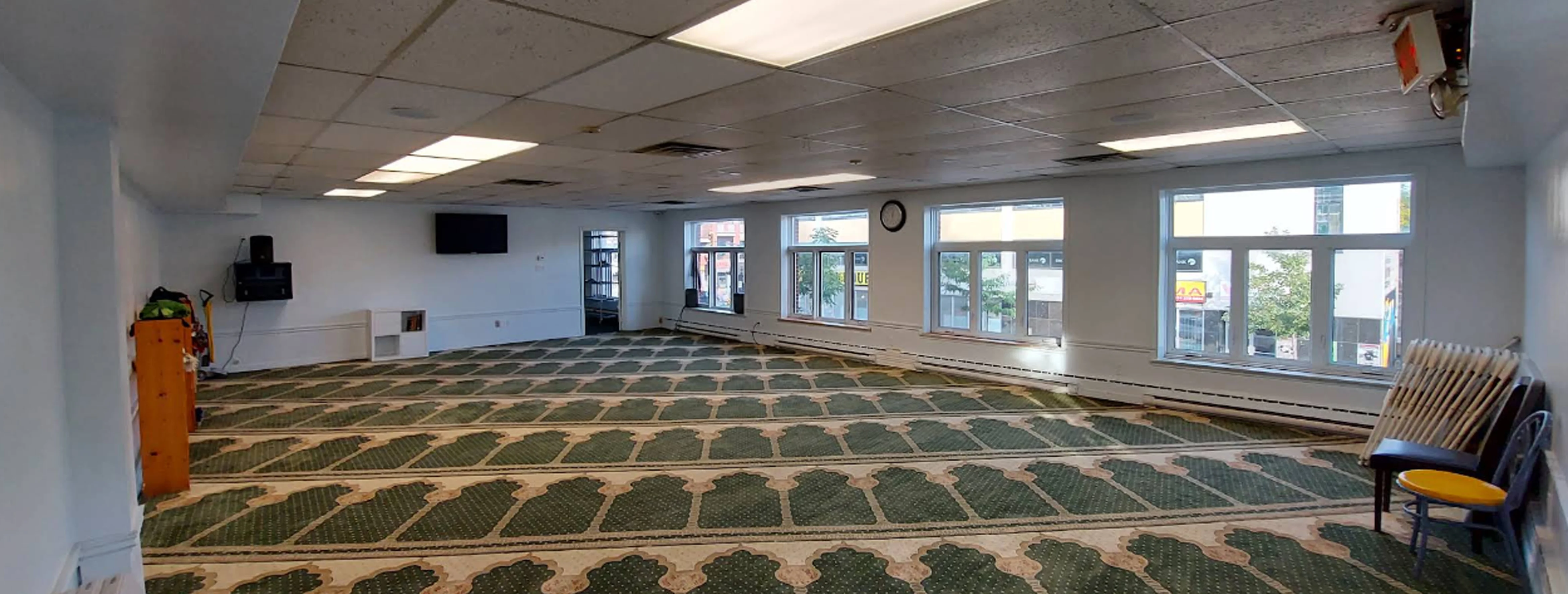 Exterior view of Mosquée Abou Baker Asseddique Montréal building